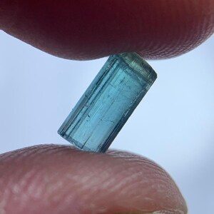 AAA-kvalitets turmalin grov parti 37,45 ct | Afghanistan | Hög fasetteringsgrad bild 3