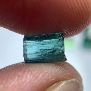 AAA-kvalitets turmalin grov parti 37,45 ct | Afghanistan | Hög fasetteringsgrad bild 2