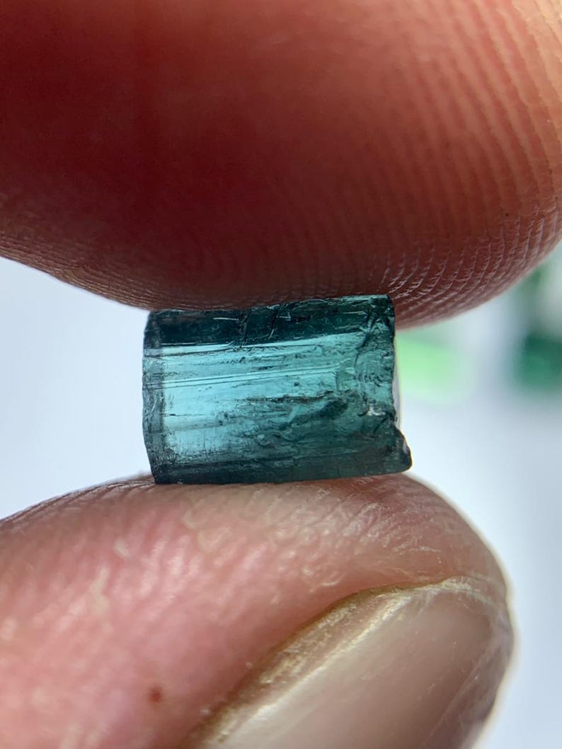 AAA-kvalitets turmalin grov parti 37,45 ct | Afghanistan | Hög fasetteringsgrad bild 2