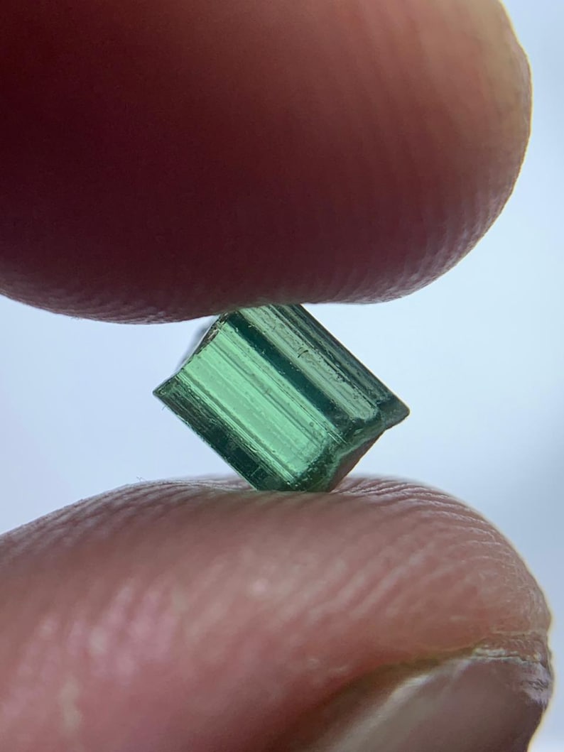 AAA-kvalitets turmalin grov parti 37,45 ct | Afghanistan | Hög fasetteringsgrad bild 9