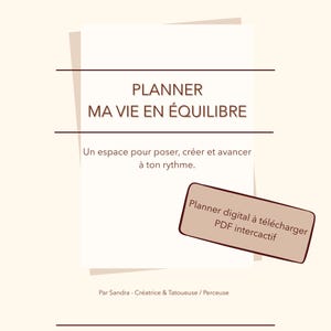 Puede incluir: Un planificador digital con el texto "PLANNER MA VIE EN ÉQUILIBRE" en marrón sobre fondo blanco. El texto debajo dice "Un espace pour poser, créer et avancer à ton rythme."  Una caja roja con esquinas redondeadas contiene el texto "Planner digital à télécharger PDF intercactif". El texto en la parte inferior dice "Par Sandra - Créatrice & Tatoueuse / Perceuse".