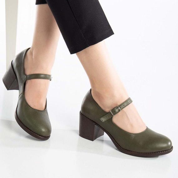 green dress burgundy shoes life-is-a-luxury