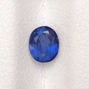 Oval Blue Sapphire Gemstone: 1.05 ct Faceted Loose Sapphire