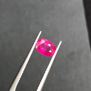 Pinkish Red Ruby Gemstone: 1.15 Carat Oval Cut, Afghanistan