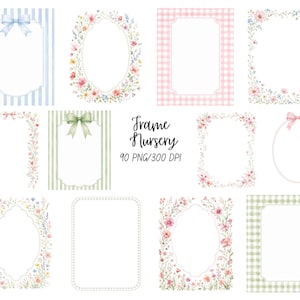 Può includere: Una collezione di dodici cornici decorative con vari design, tra cui strisce blu e bianche, quadretti vichy rosa, strisce verdi e quadretti vichy verdi, insieme a ghirlande e bordi floreali con fiocchi e il testo Frame Nursery 90 PNG/300 DPI.