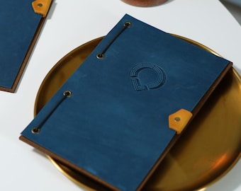 Pasta de Menu em Couro com Logotipo em Relevo: Quadro de Menu em Madeira Vintage