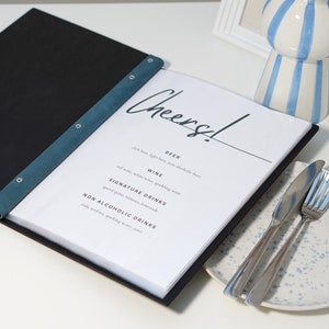 Porta menù con incisione del logo, cartella per menù del ristorante, copertina per menù personalizzabile, cartella per menù in legno, bacheca per menù personalizzata