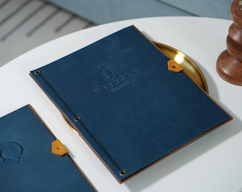 Pasta de Menu em Couro com Logotipo em Relevo: Quadro de Menu em Madeira Vintage