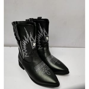 Westerncowboylaars landelijke stijl rodeokleding zwart PU-leer puntschoen rijlaars festivaloutfit westerse mode handgemaakte danskleding