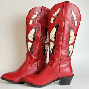 Rode cowboylaars leerontwerp vlindermotief westerse stijl rijlaars met Cubaanse hak vintage look westerse mode cowgirl-inlegzool ontwerp