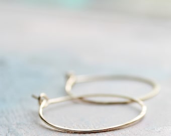 Aros pequeños rellenos de oro de 14 k, aros minimalistas finos