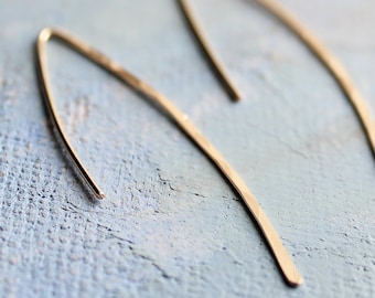 Pendientes Gold Line - joyería minimalista, pendientes finos de oro, pendiente minimalista de oro, pendientes finos de aro abierto, pendientes de oro