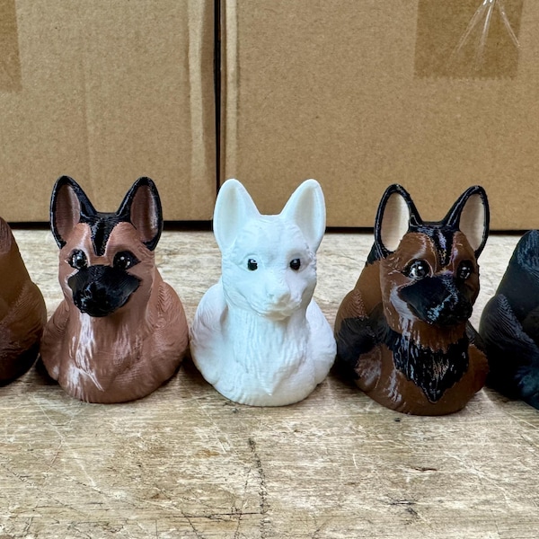 Figura de juguete de pato pastor alemán y pastor belga malinois