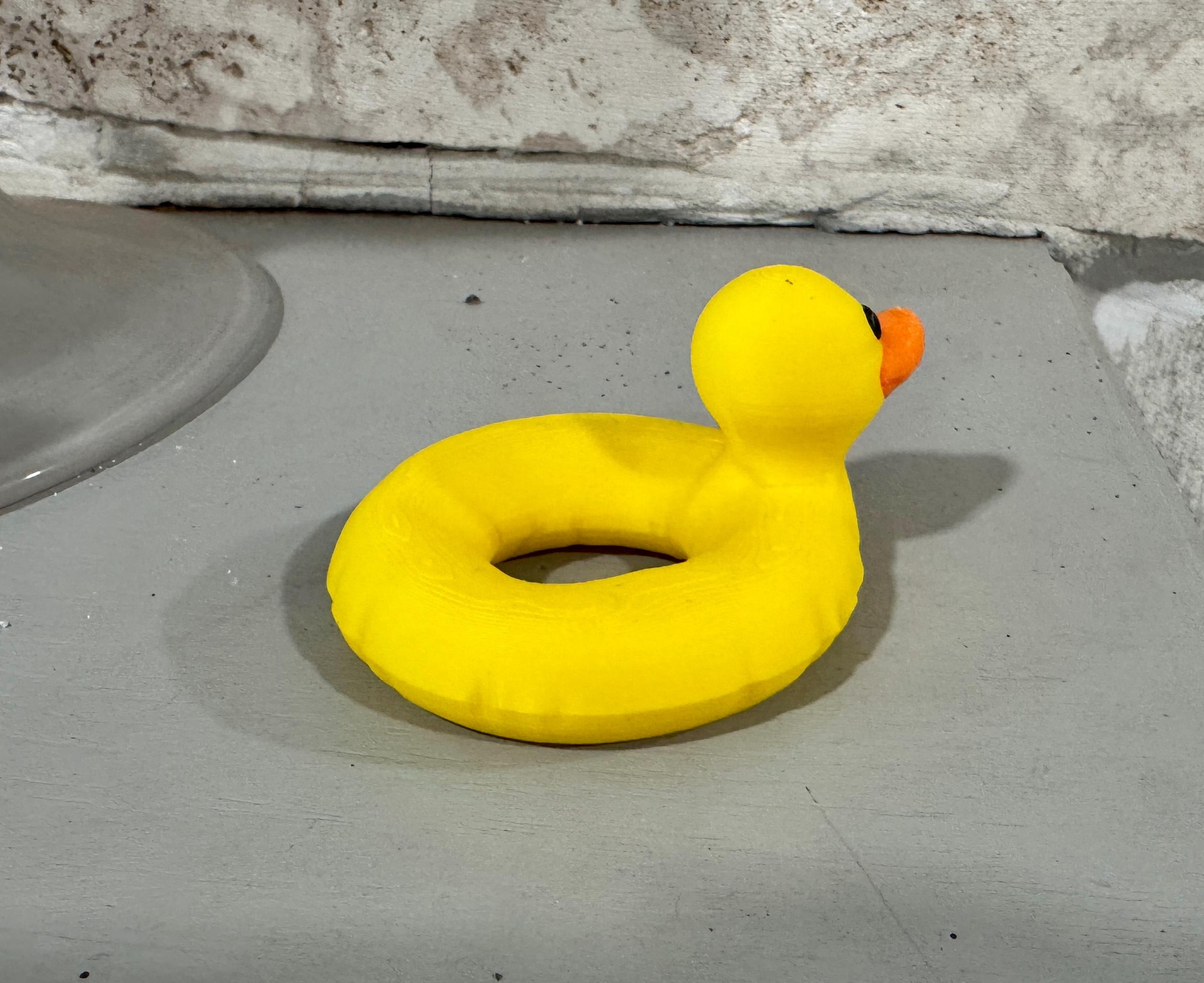 Mumien-Ente – 10 Quietschende Gummienten Im Badespaß-Set, 1 Große + 9 Kleine Enten, Perfekt Für Planschbecken, Sommer & Kinder Ab 1 Jahr, Gelb Mumien Ente Badespielzeug
