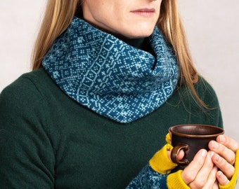 Sarcelle & snood bleu, Fair Isle snood, foulard infinity, foulard boucle, snood bleu, snood bleu, snood en laine, laine d’agneau, foulard de ski, snood à motifs