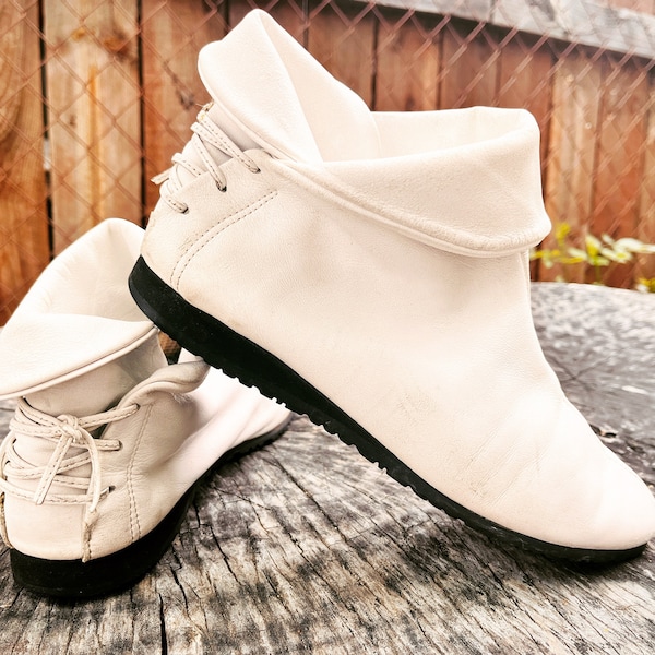 90s Pixie Booties White Leather| Vintage Flat Ankle Boots |Slouch Roll Top | Tie Back| Women's 7.5