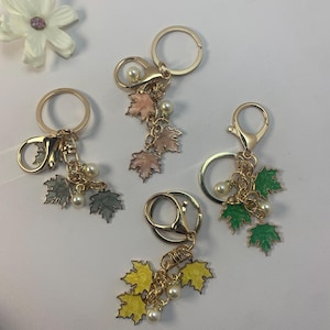 Ahornblatt Schlüsselanhänger, Exquisite, Minimalist Schlüsselanhänger, Perlen Charme, kleine Geschenkidee,Geschenk für sie