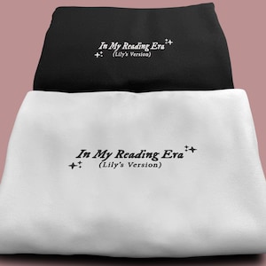 Felpa girocollo ricamata "In My Reading Era", felpa unisex, ricamo "In My Reading Era", felpa BookClub.