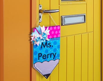 Personalized Wooden Teacher Pencil Name Plaque—Custom Classroom Wall or Door Hanger with Bow and Rope, Teacher’s Day Gift