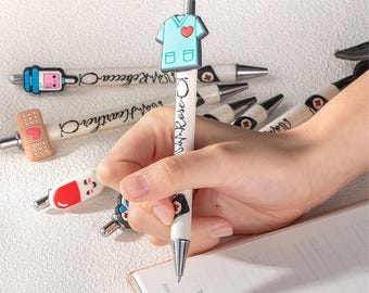 Personalisierter Glitter Krankenschwester Kugelschreiber | Benutzerdefinierter Name | Schwarz Press-Stift | Tolles Geschenk für Krankenschwestern | Ärzte & medizinisches Personal | Geschenk für Frauen