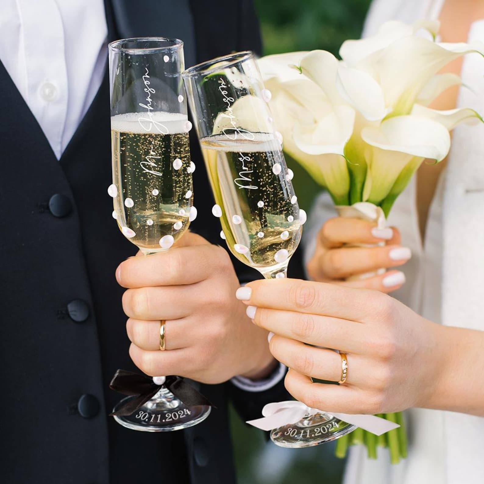 Personalized Engraved Wedding Champagne Flutes - 7.5 oz, Custom Names, Pearls & Ribbon, Anniversary or Wedding Gift for Newlyweds - Black, White