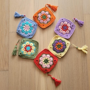 Mini carteira colorida de crochê da avó com borlas, carteira pequena de flores africanas, presente para ela, mini porta-moedas para meninas,