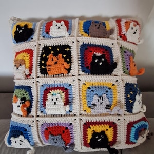 Almohada de gato tejida a crochet hecha a mano: una decoración caprichosa para el hogar