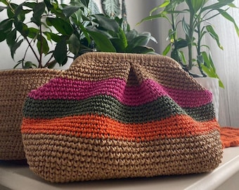 Clutch de rafia a rayas hecho a mano, bolso de verano de crochet colorido