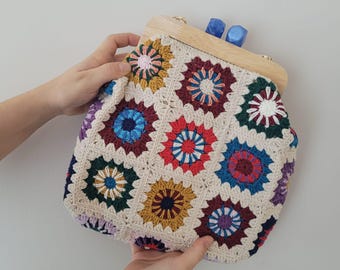 Bolso de ganchillo cuadrado de abuela hecho a mano con marco de madera