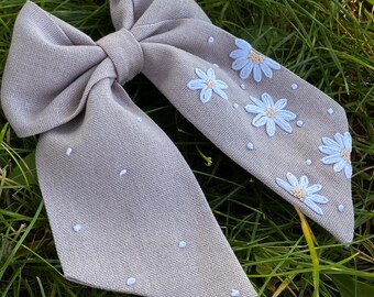 Handmade Linen Hair Bow – Gray Bow with White Daisy Embroidery
