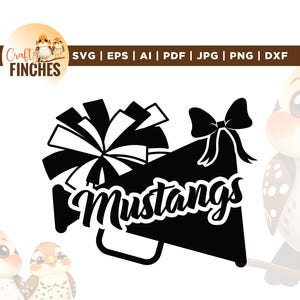 Könnte beinhalten: Schwarz-weißes digitales Design mit einem Megaphon mit dem Wort "Mustangs" in Schreibschrift, einer Schleife und einem Pompon. Das Design enthält Dateiformatoptionen: SVG, EPS, AI, PDF, JPG, PNG und DXF.