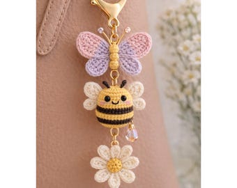 Crochet Bee Keychain Pattern – Beginner Friendly Amigurumi (PDF Download)