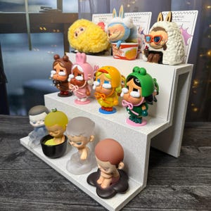 You Choose The Color - Collectible Figures Display (Medium) + Their Cards - Labubu Crybaby Hirono Molly Desk Display Pop Mart Shelf