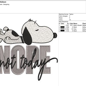 Pode incluir: Um design de bordado com Snoopy deitado acima das palavras "NOPE not today" em uma fonte de script. O design inclui o texto "Production Worksheet" e "dog2". O personagem Snoopy &eacute; em preto, branco e cinza.