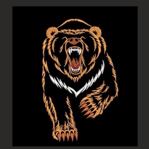 Könnte beinhalten: Ein gesticktes Design eines Bären in Braun- und Schwarztönen, mit offenem Maul in einem Brüllen. Die Krallen des Bären sind ausgestreckt, und unter seinem Hals befindet sich eine weiße Chevron-Form. Der Hintergrund ist einfarbig schwarz.