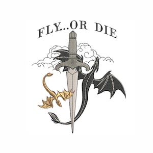 Op de afbeelding: Geborduurd ontwerp met een zilveren zwaard, twee draken en de tekst "FLY...OR DIE". Eén draak is goudkleurig, de andere is zwart met vleermuisachtige vleugels. Het ontwerp staat op een witte achtergrond.