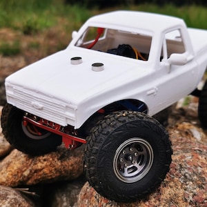 Scx24 Chevrolet Square Body pinched