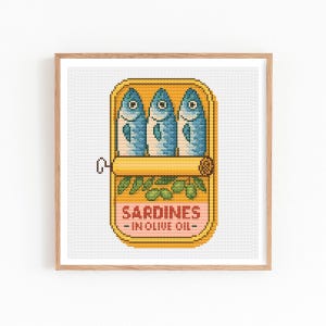 イワシ缶のクロスステッチパターン、面白いイワシの食べ物アート、魚缶の刺繍デザイン、レトロなキッチンデコレーション、モダンなクロスステッチ、すぐにダウンロードできます