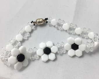 Black and White Daisy Beaded Bracelet