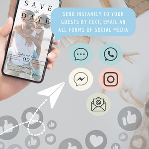 Puede incluir: Un tel&eacute;fono inteligente muestra un anuncio de boda "Save the Date" con una foto de una pareja. El tel&eacute;fono est&aacute; en una mano, con un bocadillo azul claro que dice "Env&iacute;a instant&aacute;neamente a tus invitados por mensaje de texto, correo electr&oacute;nico y todas las redes sociales."