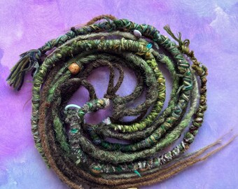 Turbante de rastas sintéticas hecho a mano – Accesorio para el cabello estilo boho para festivales