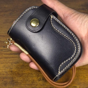 Estuche vintage para llaves de cuero de grano completo: Estuche para llaves con botón de latón hecho a mano