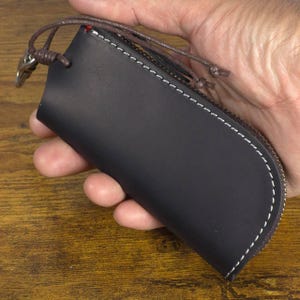 Gepersonaliseerde leren sleutelhoes Crazy Horse – vintage autosleutelhouder voor heren en dames – handgemaakte sleutelhangerportemonnee – aangepast verjaardagscadeau