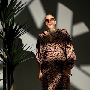 Lyxig leopardmönstrad kaftan: Boho strandkimono, fest, pooldräkt, klänning, kaftan.