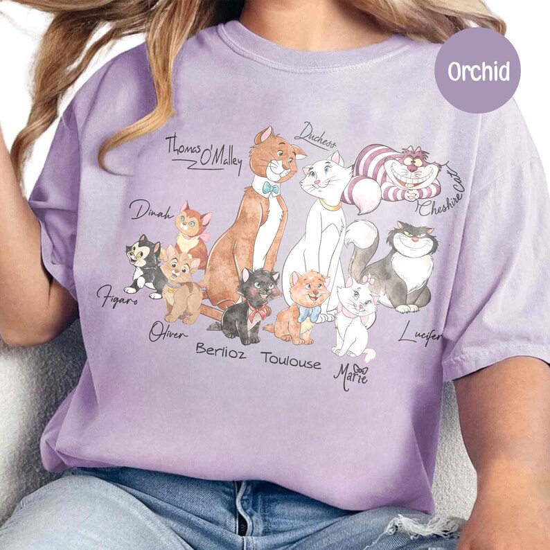 K&ouml;nnte beinhalten: Rustikales Holzschild mit dem Text "Welcome to our home" in wei&szlig;en Buchstaben. Das Schild hat eine Used-Optik und ein schlichtes, einladendes Design, ideal f&uuml;r die Eingangsbereichsdekoration.