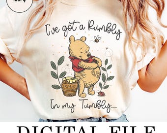 Disney Tengo un Rumbly en mi Barriga (Png), Mamá a Abeja, Revelación de Embarazo de Winnie Pooh (Png), Camiseta Embarazada de Mamá Pooh, Regalo para Nueva Mamá (Png)