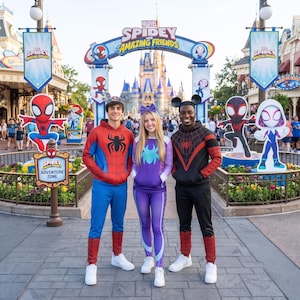 Disfraz de Spidey y sus increíbles amigos para Halloween: sudadera con capucha 3D y pantalones deportivos, camiseta de cosplay de superhéroe Gwen Stacy Spidey Spin para cumpleaños infantil con temática de araña. imagen 4