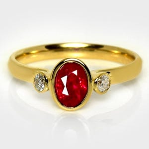 Anello di fidanzamento/promessa nuziale in argento 925 placcato oro 14 carati con rubino naturale [Manik] da 2,00 carati e moissanite F-VVS1.
