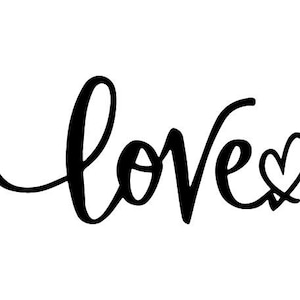 Puede incluir: La palabra "love" escrita a mano en blanco y negro con un pequeño corazón dibujado a su lado.
