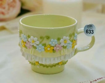 Designer-made, purely handmade ceramic cups—each one is unique. Cupcake Series